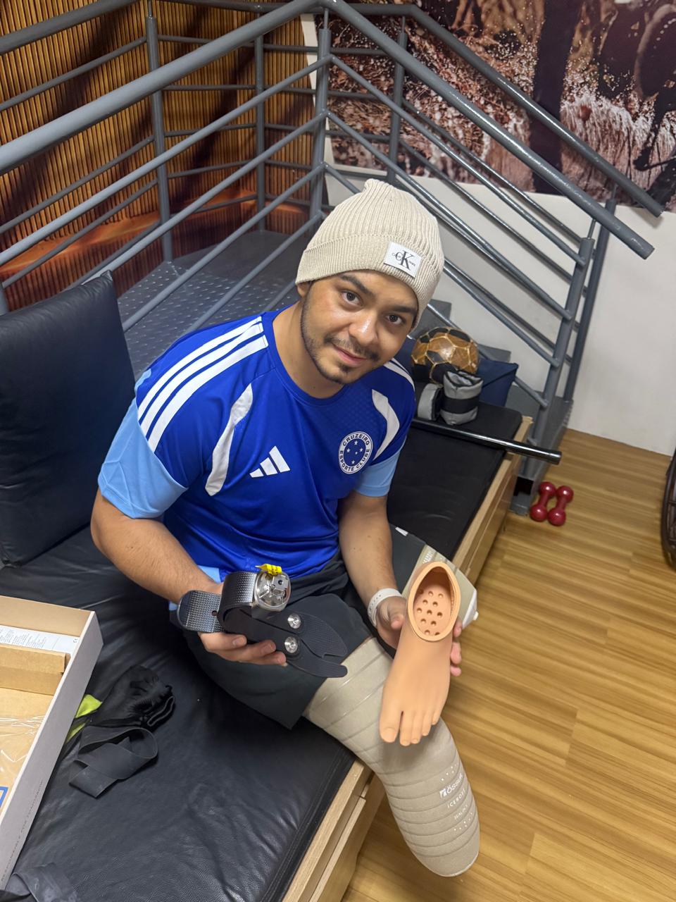 Gabriel e seus novos pés